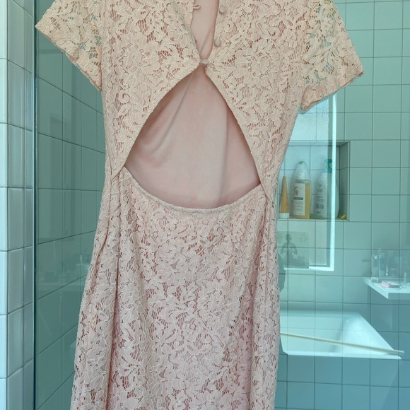 Short lace dress with mock neck - Picture 4 of 7